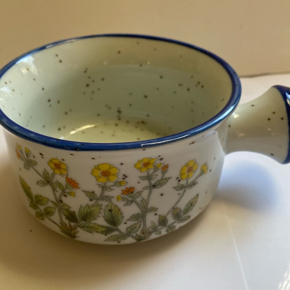 Vintage Speckled Stoneware Wildflower Soup Bowl. Made in Japan.